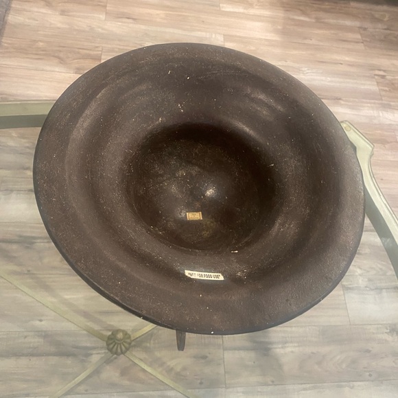 LARGE RESIN& WROUGHT IRON PLANTER - Picture 3 of 5